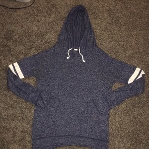 Thin hooded pullover